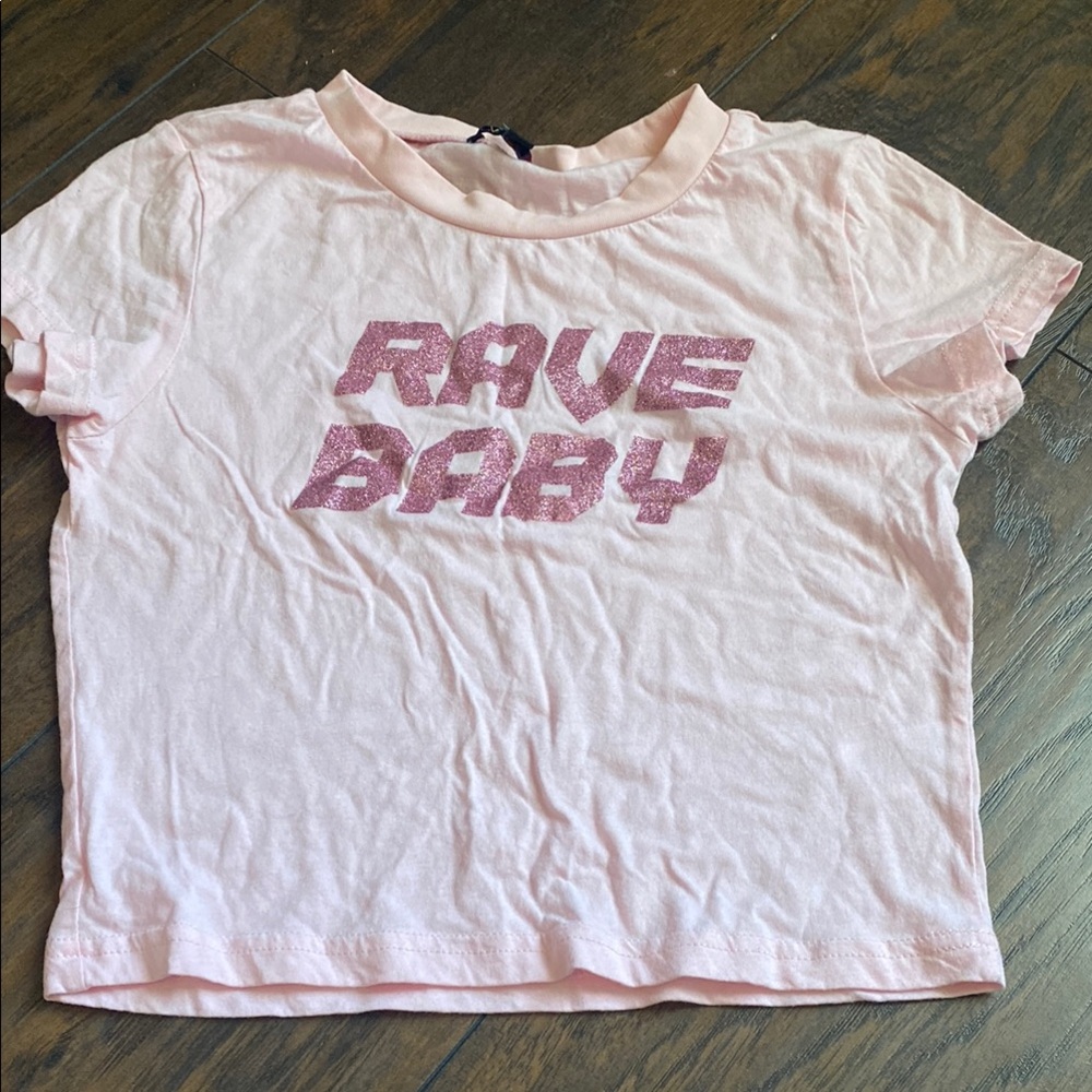 Pink crop top 'RAVE BABY'